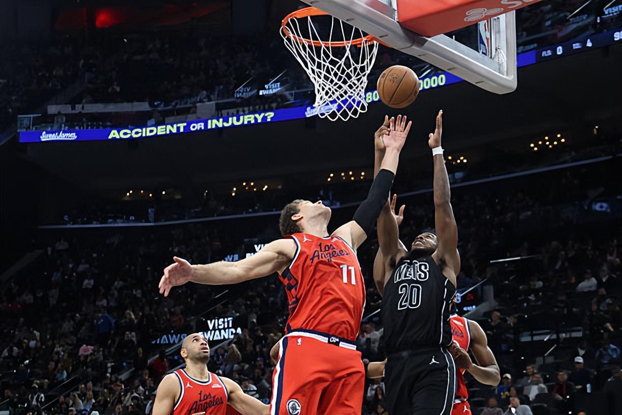 开云体育app-惨败快船比赛中为数不多的亮点，内线新星在篮网真是被埋没了？