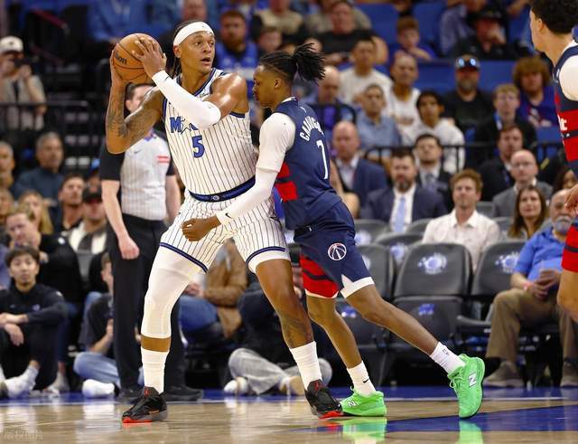 开云体育下载-爱德华兹41分无缘今日最佳,因为越来越妖的詹姆斯狂砍4个历史第1